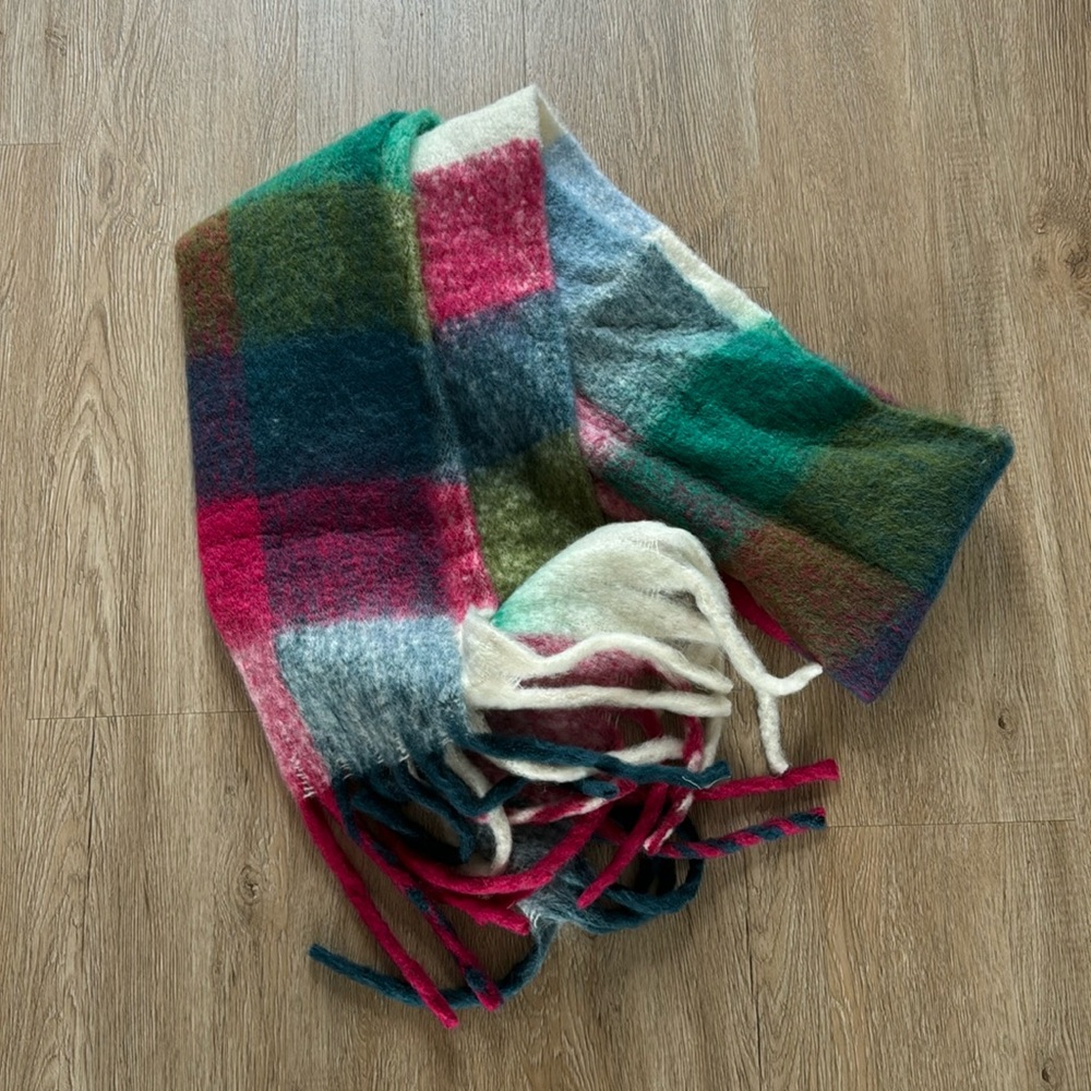 GORGEOUS scarf for those cold winters 🥶